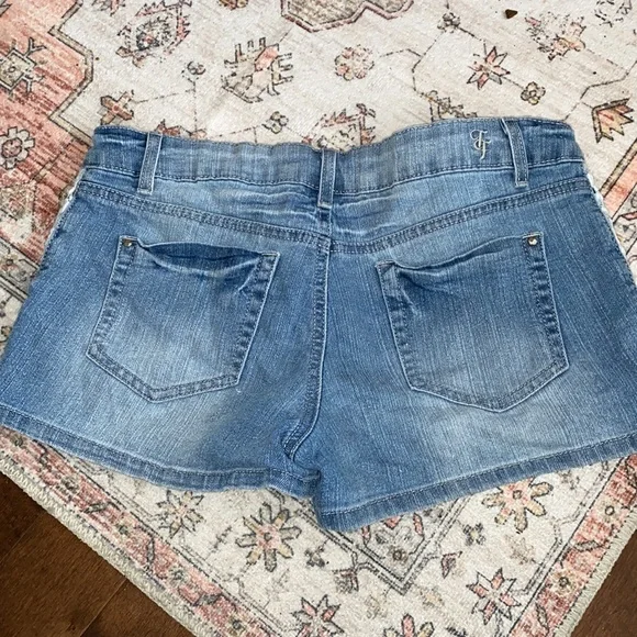 True Freedom Distressed Denim Jean Shorts Juniors Lacey Sides - Picture 3 of 7